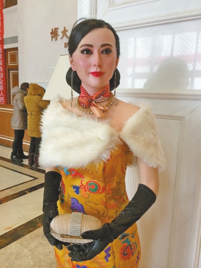 若不是這身似是而非的衣服，你能認(rèn)出這是范冰冰嗎？