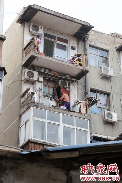 據(jù)了解，該棟房屋建造于1986年，距今已經(jīng)30年。