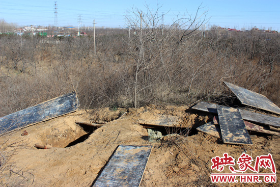 這次被盜的是位于北側的叔齊墓，墓塚上面有兩個盜洞，有十多米深。