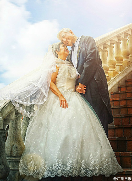 為愛圓夢！八旬老人帶老伴拍攝童話式夢幻婚紗照(圖)