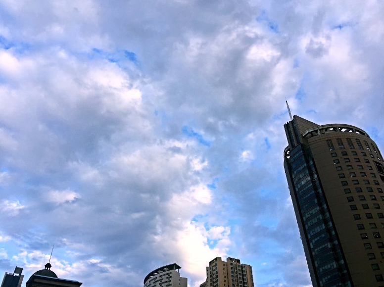 又被鄭州的藍(lán)天刷屏！隨便一拍就是手機(jī)壁紙