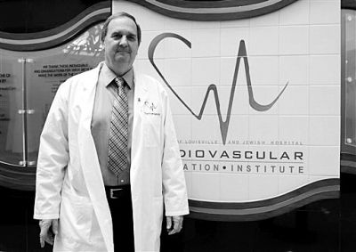 這是負責這一項目的生物學家斯圖爾特·威廉斯今年3月6日接受采訪時拍的照片。