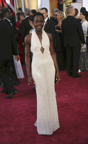 奧斯卡頒獎(jiǎng)女星15萬美元禮服遭竊鑲6000顆珍珠