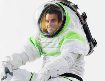 18個(gè)保障生命運(yùn)轉(zhuǎn)系統(tǒng)的背包中只有11個(gè)可用，這些背包是用于支持宇航員在開(kāi)放的宇宙空間中工作使用的，這些不可用的背包使得工作人員對(duì)在空間站工作結(jié)束之前的狀況表示擔(dān)憂。