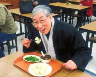 吳頌今到慶豐包子鋪找靈感。