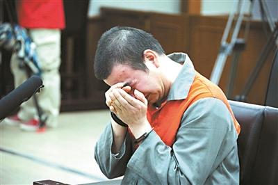 男子砍死追星女兒受審當(dāng)庭痛哭 男子砍死追星女兒受審當(dāng)庭痛哭