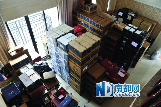 百萬豪宅成制假酒窩點 300元低檔酒勾兌上萬洋酒 百萬豪宅成制假酒窩點 300元低檔酒勾兌上萬洋酒