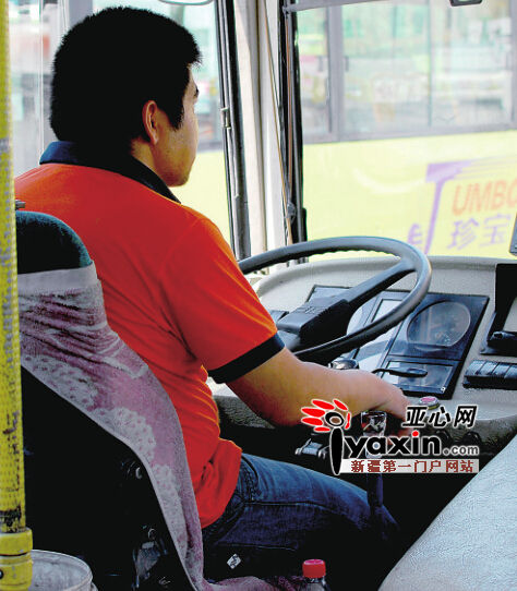 無(wú)人讓座司機(jī)拒絕開(kāi)車 被質(zhì)疑 無(wú)人讓座司機(jī)拒絕開(kāi)車 被質(zhì)疑