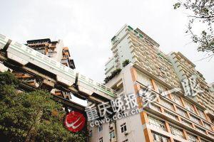 這張網上瘋傳的重慶穿樓輕軌圖引發(fā)網友熱議 這張網上瘋傳的重慶穿樓輕軌圖引發(fā)網友熱議