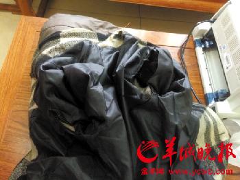 年邁體弱，一些老人家中衣物多年未洗，又舊又破