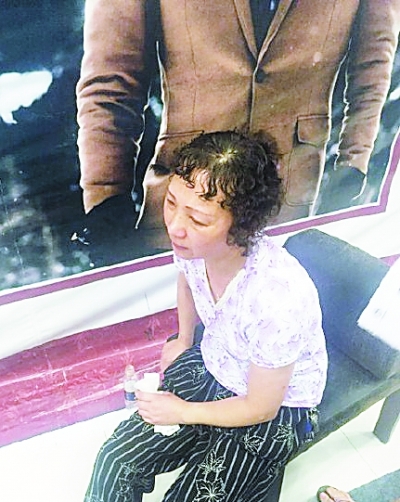 遇難女子家屬很悲傷。