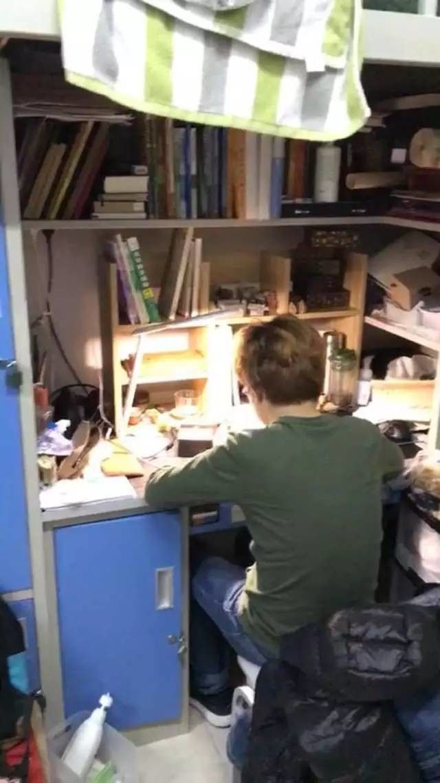 這個(gè)學(xué)校的男生宿舍火了！女同學(xué)都喊著要嫁