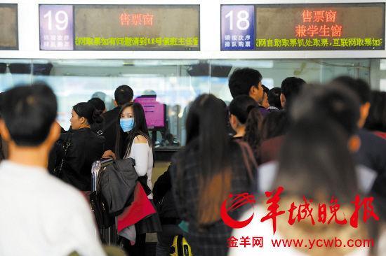 2015年春運(yùn),“囤票”不再是黃牛的專屬行為,普通乘客也開始加入其中。