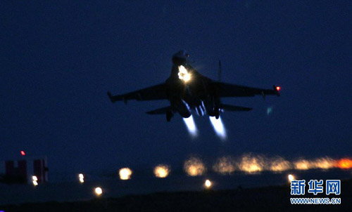 中國空軍在西北戈壁展開多機(jī)種聯(lián)合夜間對抗 中國空軍在西北戈壁展開多機(jī)種聯(lián)合夜間對抗