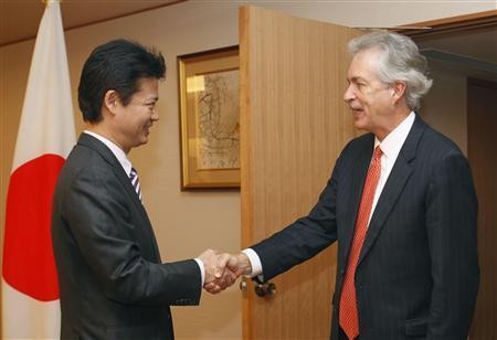 10月15日上午，日本外相玄葉光一郎與到訪的美國(guó)常務(wù)助理國(guó)務(wù)卿伯恩斯在日外務(wù)省舉行了會(huì)談。