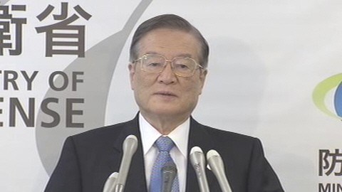 日本防衛(wèi)省森本敏16日上午出席記者會(huì)。