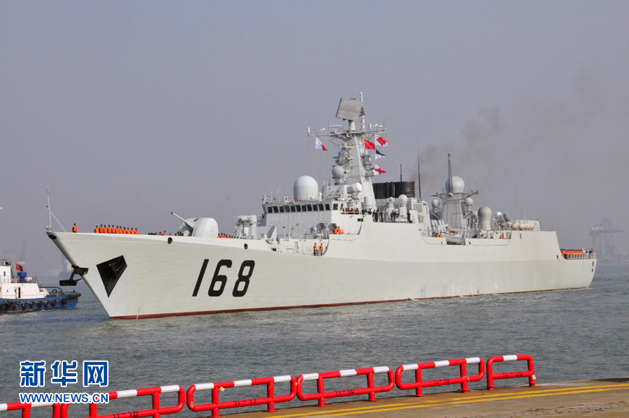 　25日15時，海軍南海艦隊“廣州”號驅(qū)逐艦駛?cè)霃V州南沙汽車碼頭