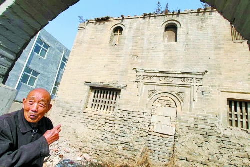 為保護(hù)古民宅，鄭州北四環(huán)繞開5米