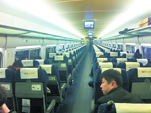 　春運頭兩天，部分高鐵上座率并不高。