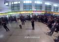 火車站候車大廳紅歌快閃迎國慶！百人互動，震撼現(xiàn)場嗨翻天！