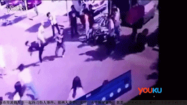 兩新生因口角當街買刀砍斷同學(xué)手腕