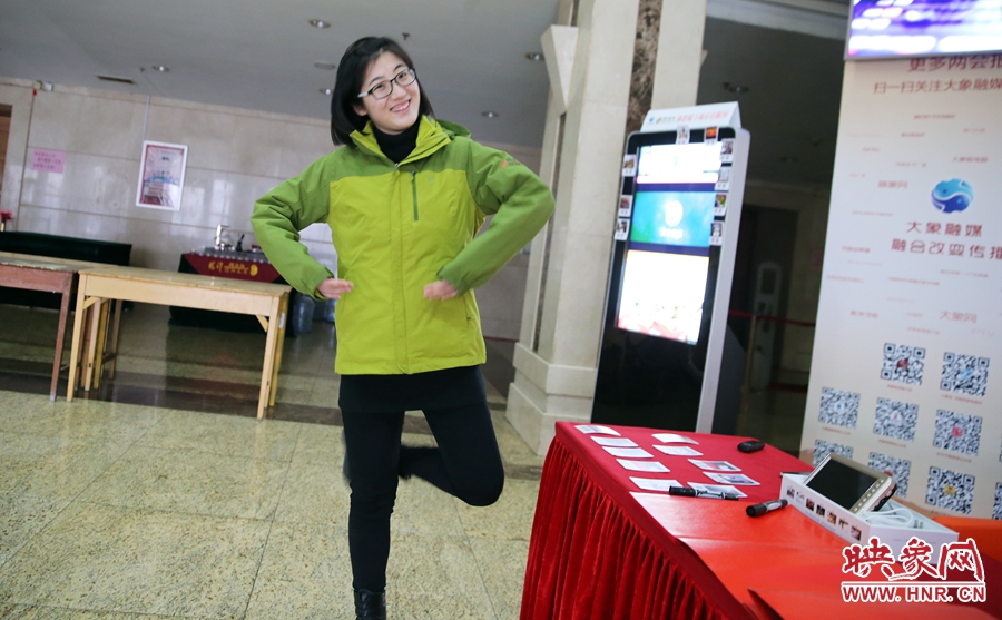 工作間隙，樂(lè)天跳起了“南式芭蕾”。