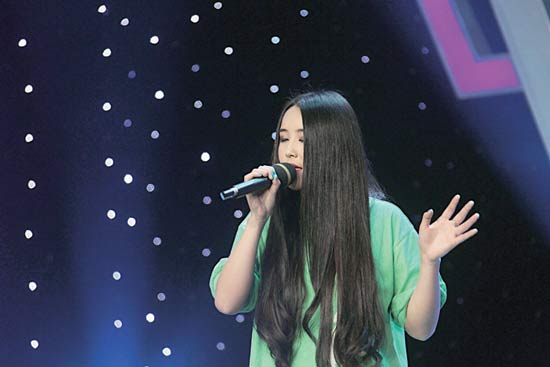 參賽選手激情獻(xiàn)唱 參賽選手激情獻(xiàn)唱