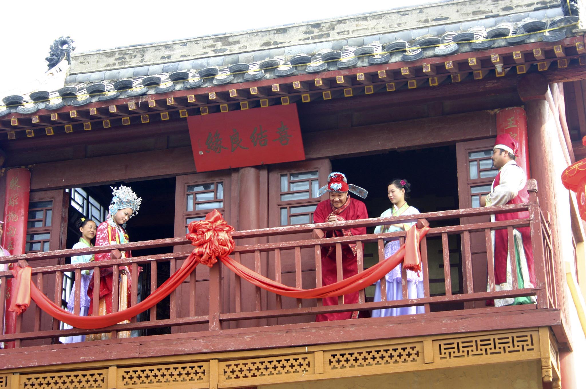 五一小長(zhǎng)假 清明上河園讓您high個(gè)夠